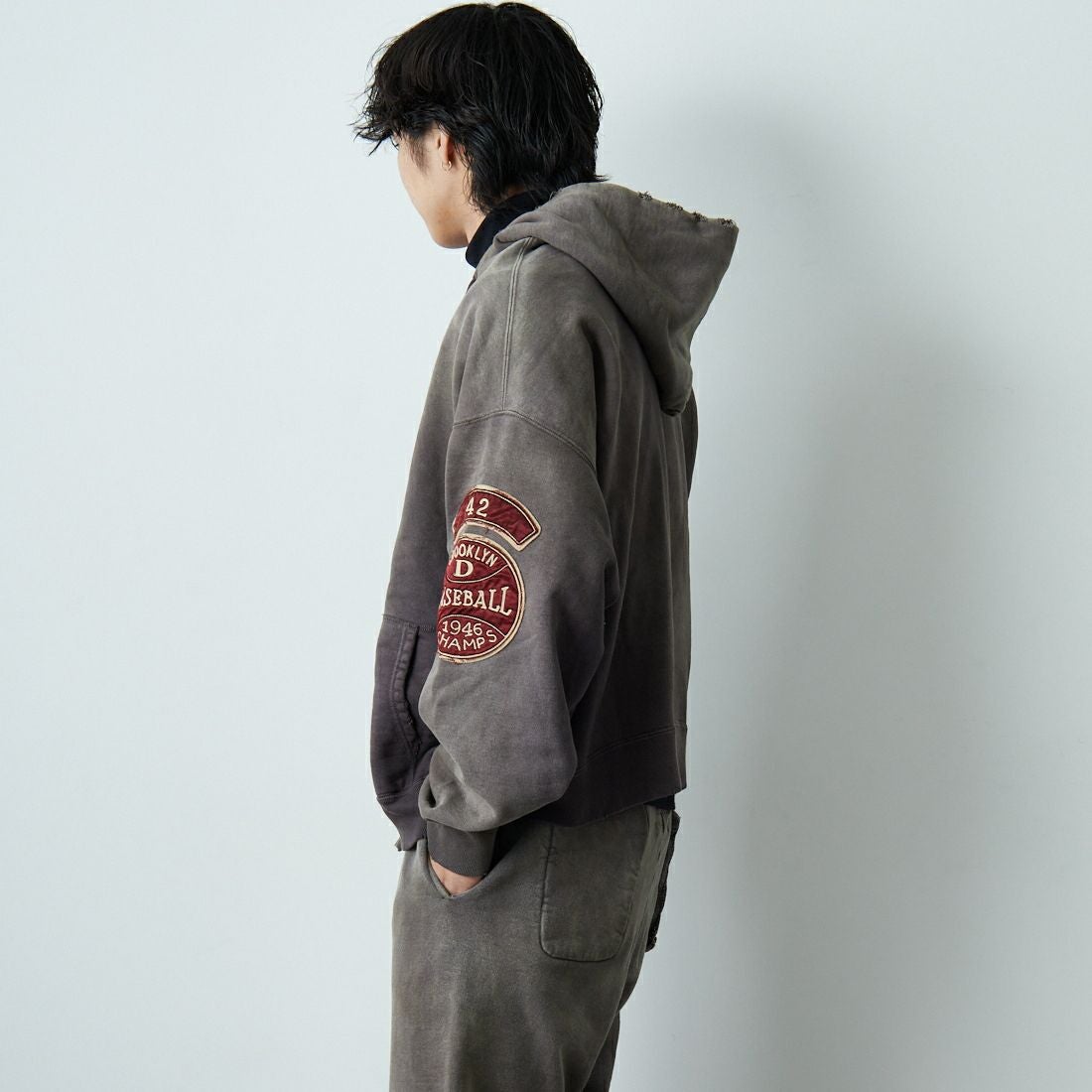 BOW WOW [バウワウ] ベースボールチャンピオン エイジドジップフーディ [BW252-BCZH] AGED BROWN &&モデル身長：179cm 着用サイズ：L&&