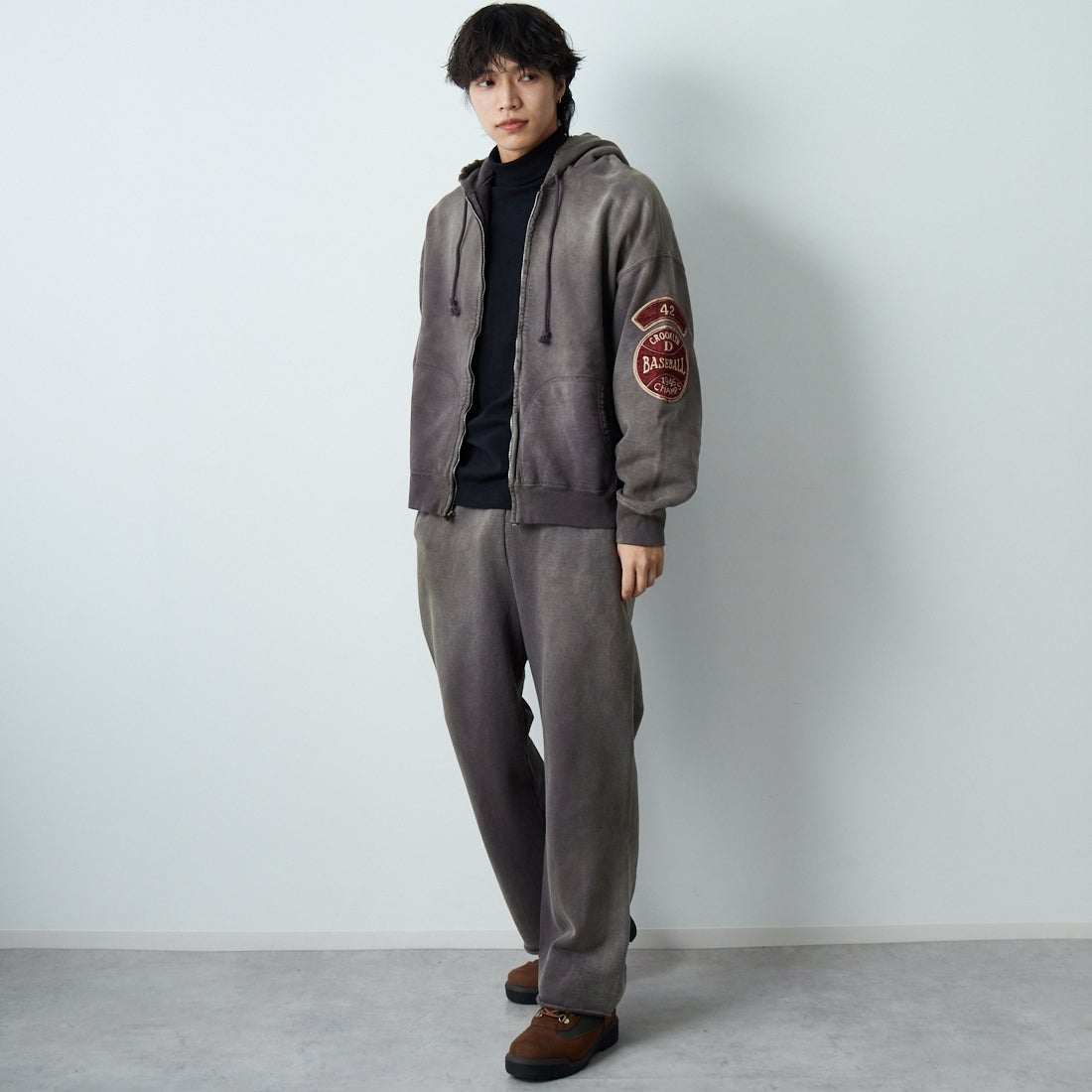 BOW WOW [バウワウ] ベースボールチャンピオン エイジドジップフーディ [BW252-BCZH] AGED BROWN &&モデル身長：179cm 着用サイズ：L&&