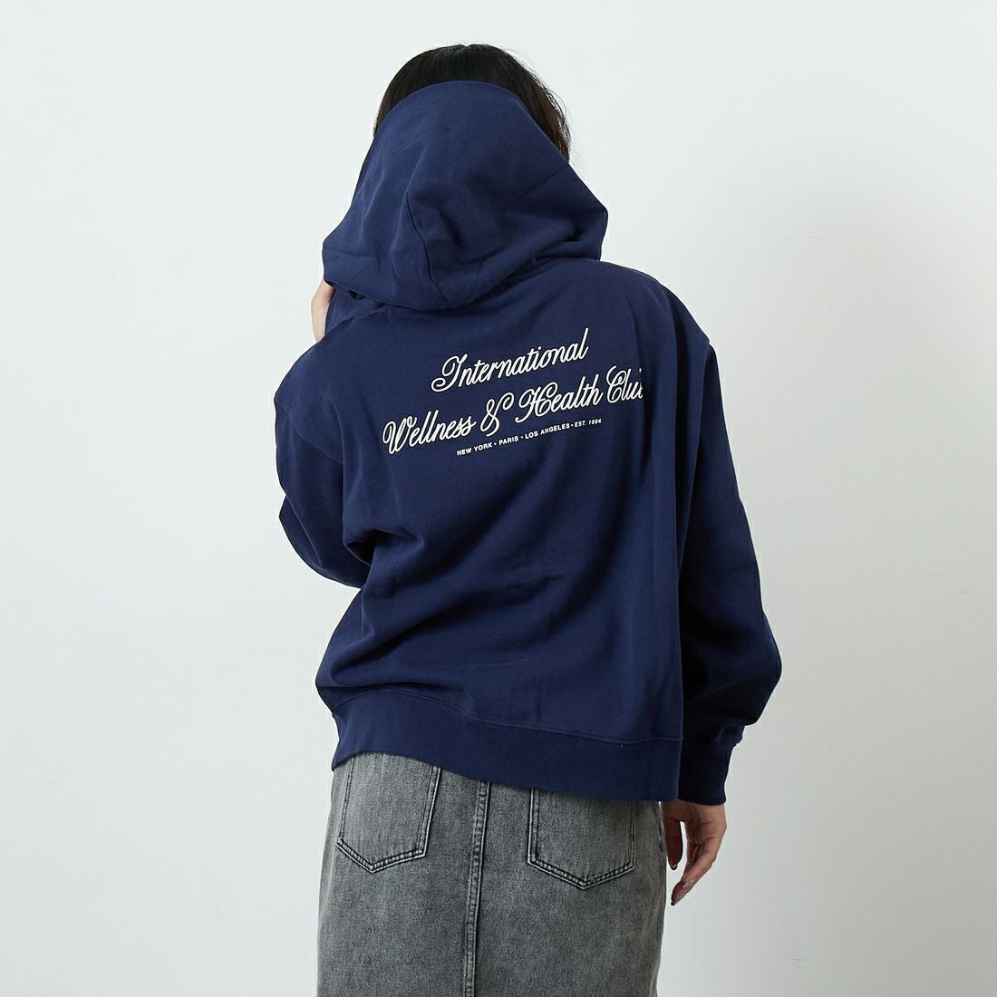 Sporty&Rich [スポーティアンドリッチ] インターナショナルジップフーディ [ST08865264] D.NAVY &&モデル身長：162cm 着用サイズ：S&&