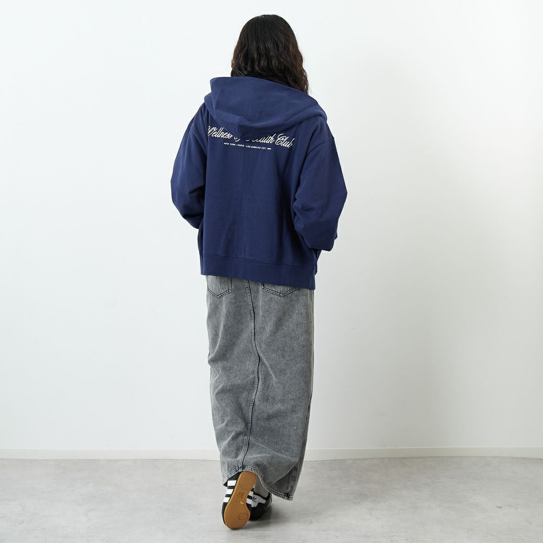 Sporty&Rich [スポーティアンドリッチ] インターナショナルジップフーディ [ST08865264] D.NAVY &&モデル身長：162cm 着用サイズ：S&&