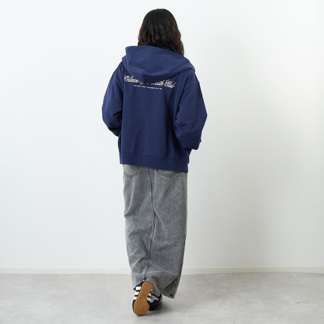 Sporty&Rich [スポーティアンドリッチ] インターナショナルジップフーディ [ST08865264] D.NAVY &&モデル身長：162cm 着用サイズ：S&&