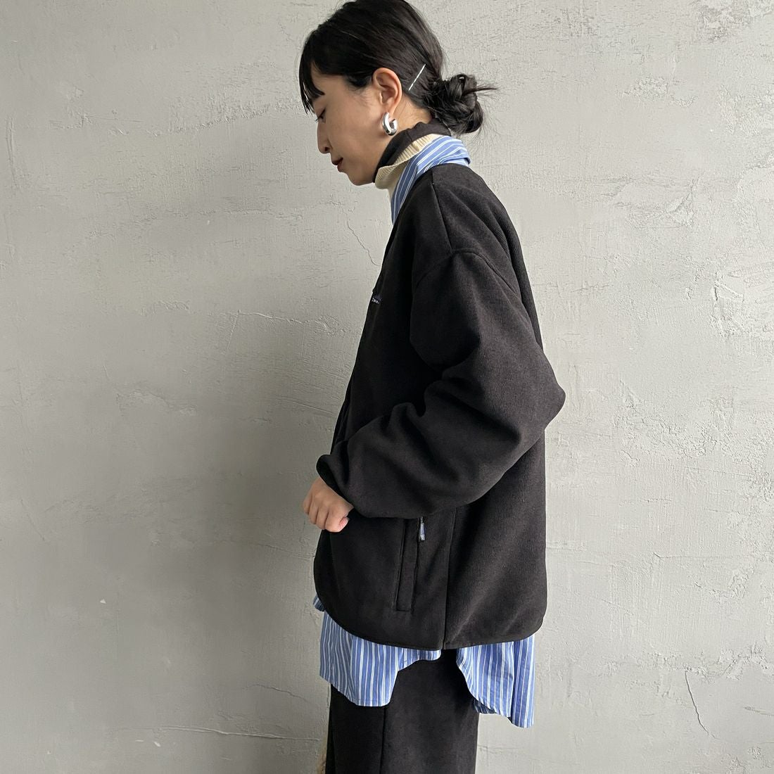 THOUSAND MILE [サウザンド マイル] ニットフリースジップカーディガン [TM252KF00160] 09 BLACK &&モデル身長：150cm 着用サイズ：XS&&