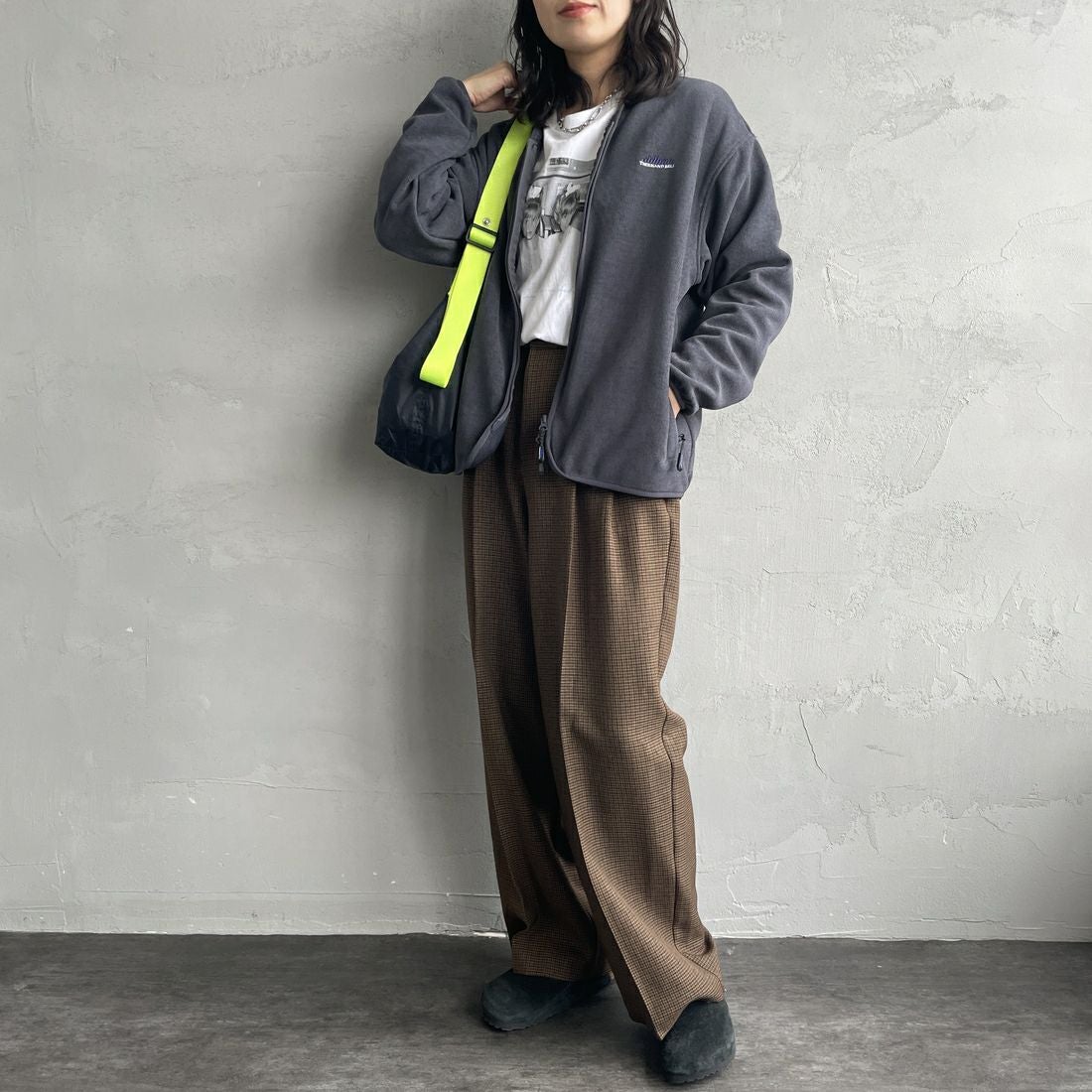 THOUSAND MILE [サウザンド マイル] ニットフリースジップカーディガン [TM252KF00160] 19 CHARCOA &&モデル身長：160cm 着用サイズ：XS&&