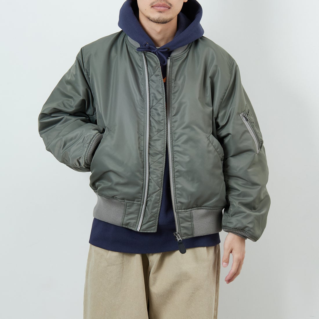 Jeans Factory Clothes [ジーンズファクトリークローズ] MA-1ジャケット [JFC-254-067] SAGE &&モデル身長：168cm 着用サイズ：M&&