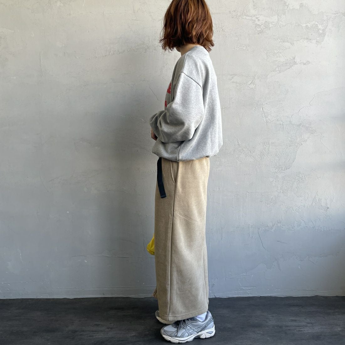 THOUSAND MILE [サウザンド マイル] ニットフリース フロントジップスカート [TM252KF00202] 23 SAND BE &&モデル身長：158cm 着用サイズ：F&&