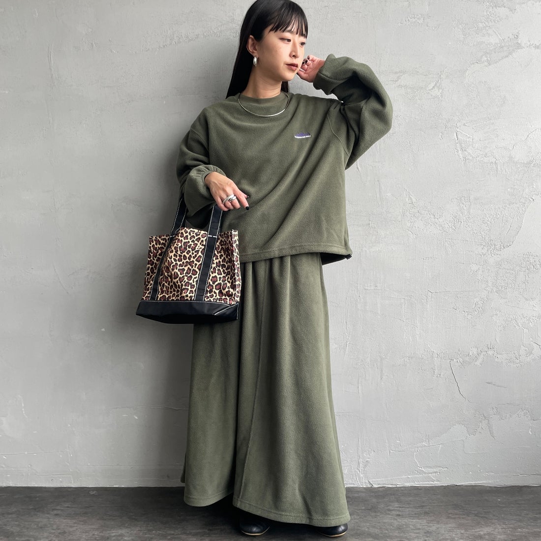 THOUSAND MILE [サウザンド マイル] クルーネックロングスリーブTシャツ&スカートセット [TM252FL00432] 67 OLIVE &&モデル身長：150cm 着用サイズ：F&&