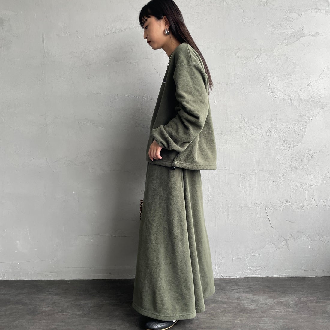 THOUSAND MILE [サウザンド マイル] クルーネックロングスリーブTシャツ&スカートセット [TM252FL00432] 67 OLIVE &&モデル身長：150cm 着用サイズ：F&&