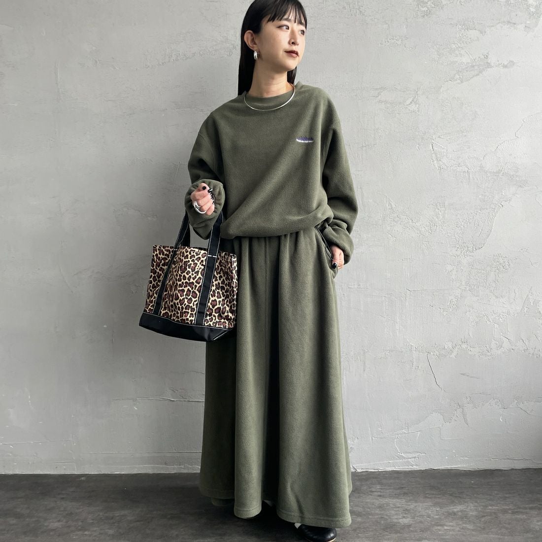 THOUSAND MILE [サウザンド マイル] クルーネックロングスリーブTシャツ&スカートセット [TM252FL00432] 67 OLIVE &&モデル身長：150cm 着用サイズ：F&&