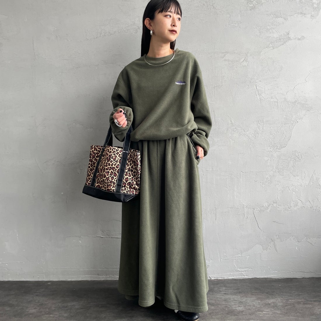 THOUSAND MILE [サウザンド マイル] クルーネックロングスリーブTシャツ&スカートセット [TM252FL00432] 67 OLIVE &&モデル身長：150cm 着用サイズ：F&&