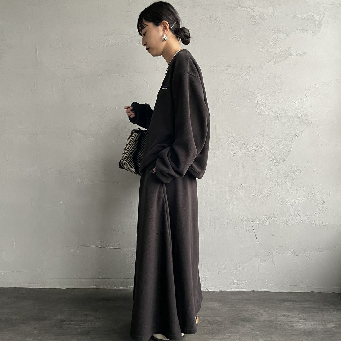 THOUSAND MILE [サウザンド マイル] クルーネックロングスリーブTシャツ&スカートセット [TM252FL00432] 09 BLACK &&モデル身長：150cm 着用サイズ：F&&