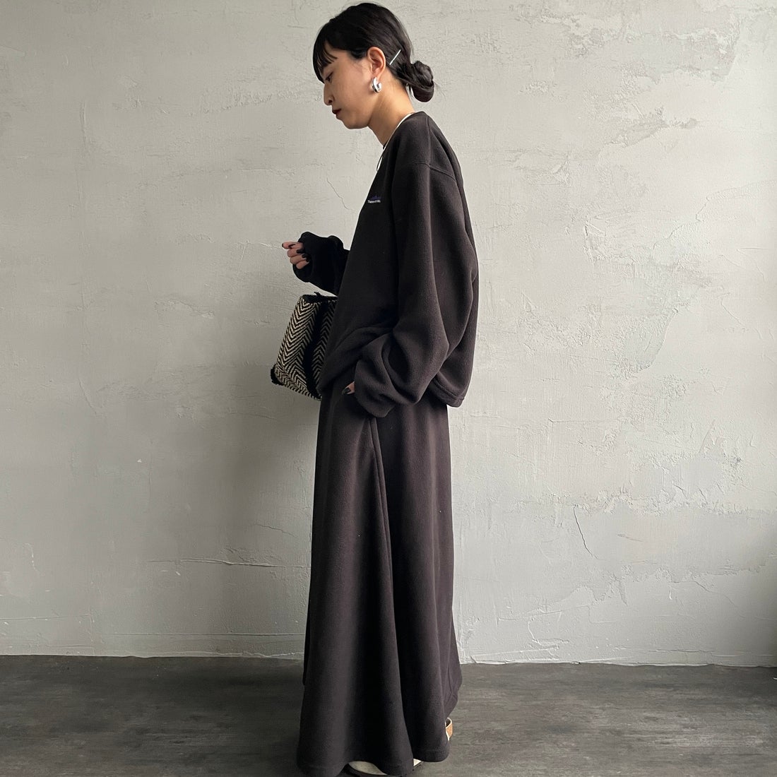 THOUSAND MILE [サウザンド マイル] クルーネックロングスリーブTシャツ&スカートセット [TM252FL00432] 09 BLACK &&モデル身長：150cm 着用サイズ：F&&