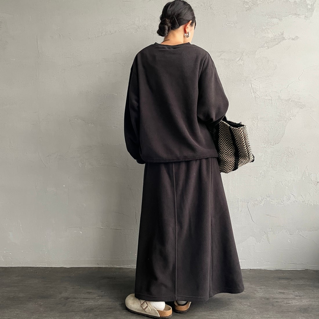 THOUSAND MILE [サウザンド マイル] クルーネックロングスリーブTシャツ&スカートセット [TM252FL00432] 09 BLACK &&モデル身長：150cm 着用サイズ：F&&