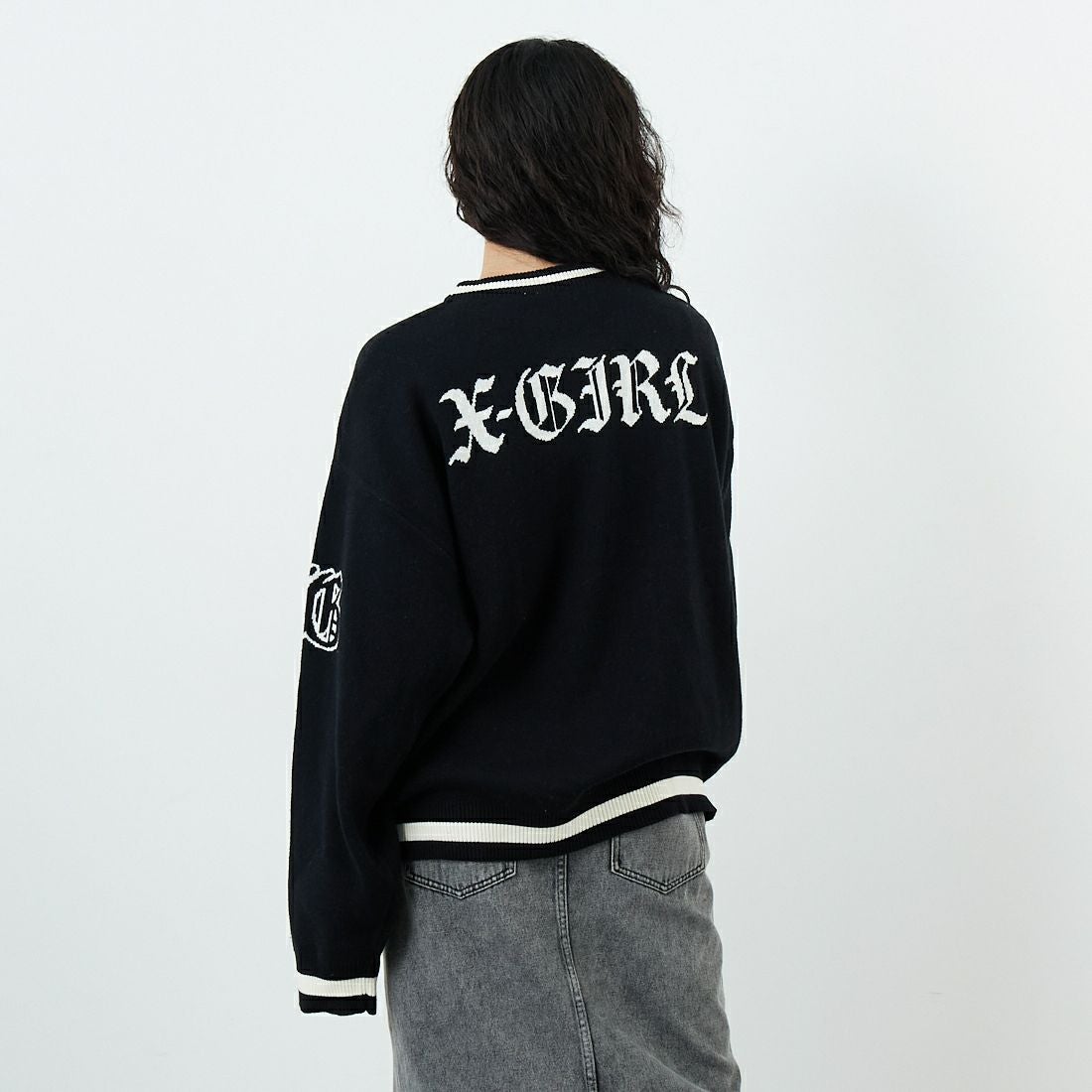 X-girl [エックスガール] ナンバリングジャガードニット [105254015005] BLACK &&モデル身長：162cm 着用サイズ：ONE SIZE&&