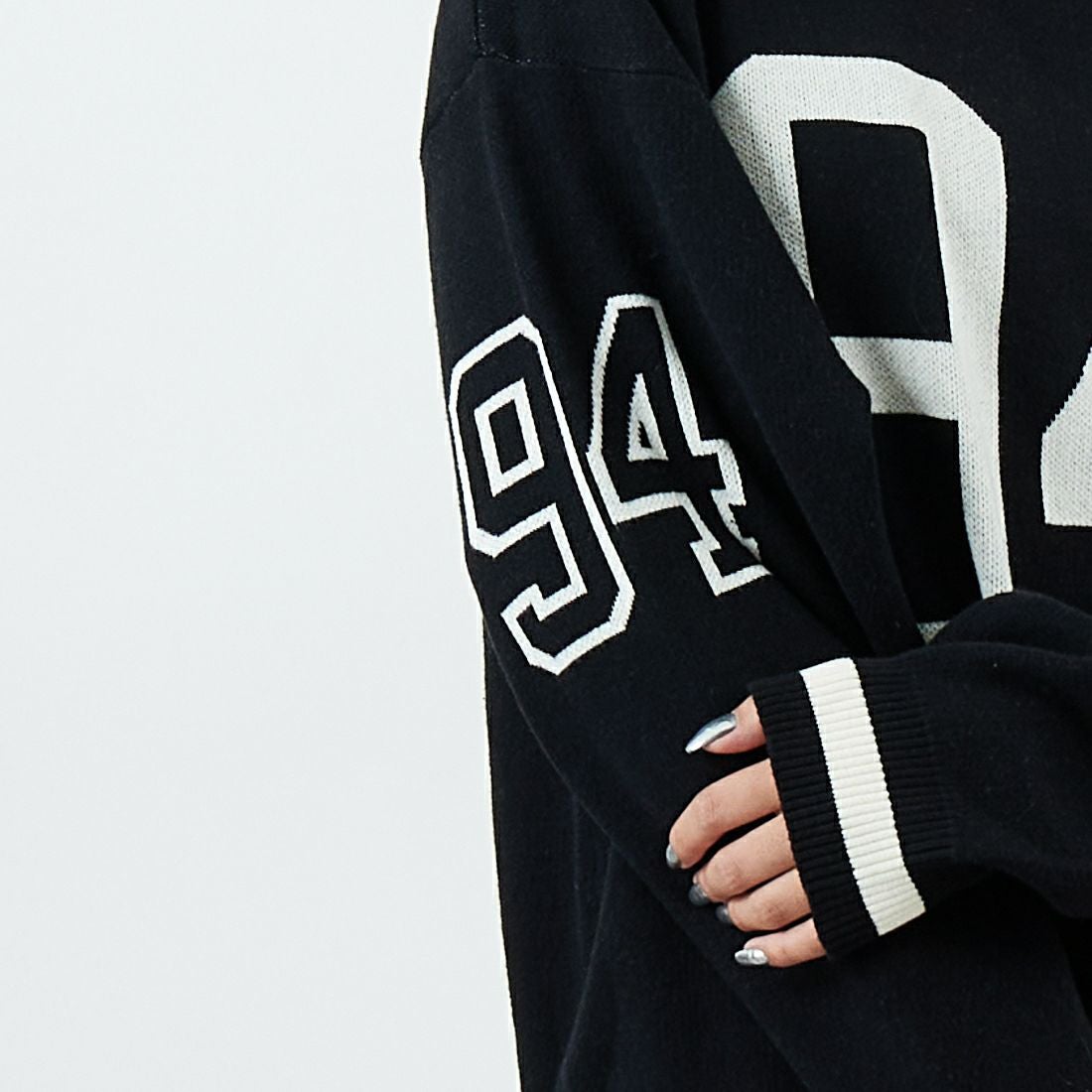 X-girl [エックスガール] ナンバリングジャガードニット [105254015005] BLACK &&モデル身長：162cm 着用サイズ：ONE SIZE&&