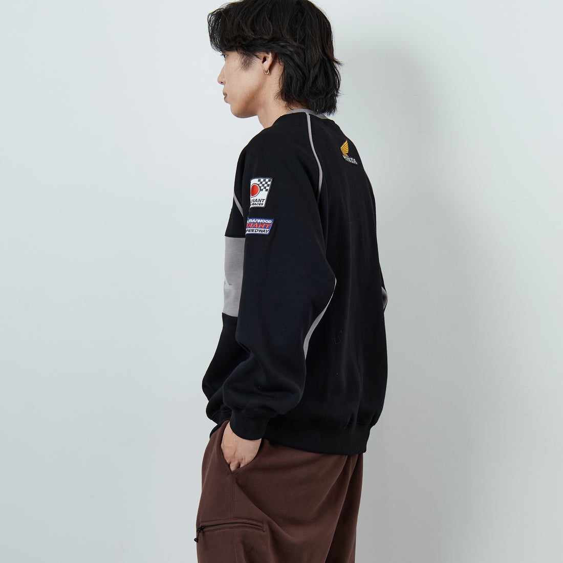 HONDA × JEANSFACTORY [ホンダ × ジーンズファクトリー] レーシングスウェット [JFC-254-088] BLACK &&モデル身長：179cm 着用サイズ：L&&