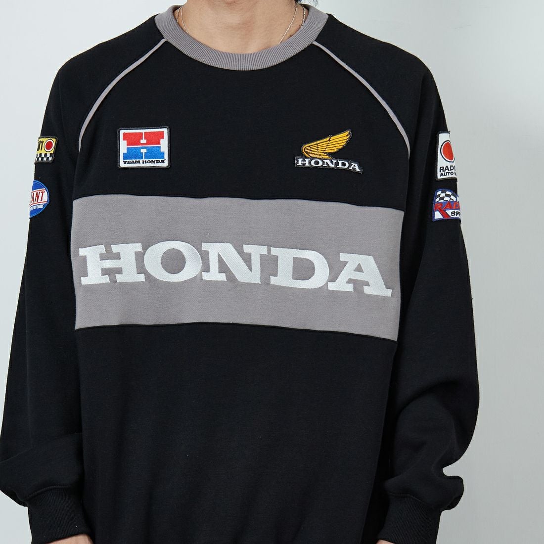 HONDA × JEANSFACTORY [ホンダ × ジーンズファクトリー] レーシングスウェット [JFC-254-088] BLACK &&モデル身長：179cm 着用サイズ：L&&
