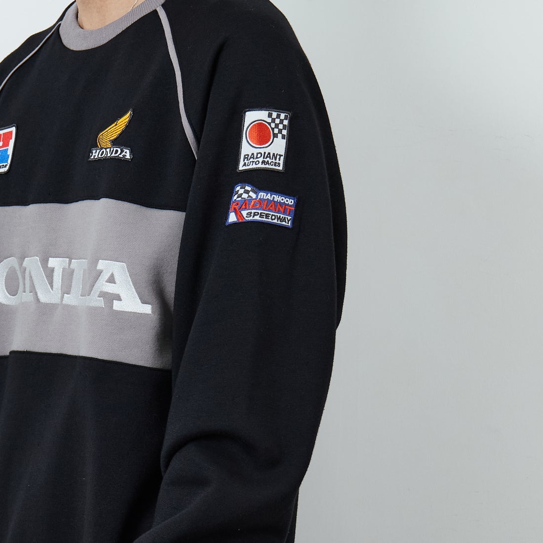 HONDA × JEANSFACTORY [ホンダ × ジーンズファクトリー] レーシングスウェット [JFC-254-088] BLACK &&モデル身長：179cm 着用サイズ：L&&