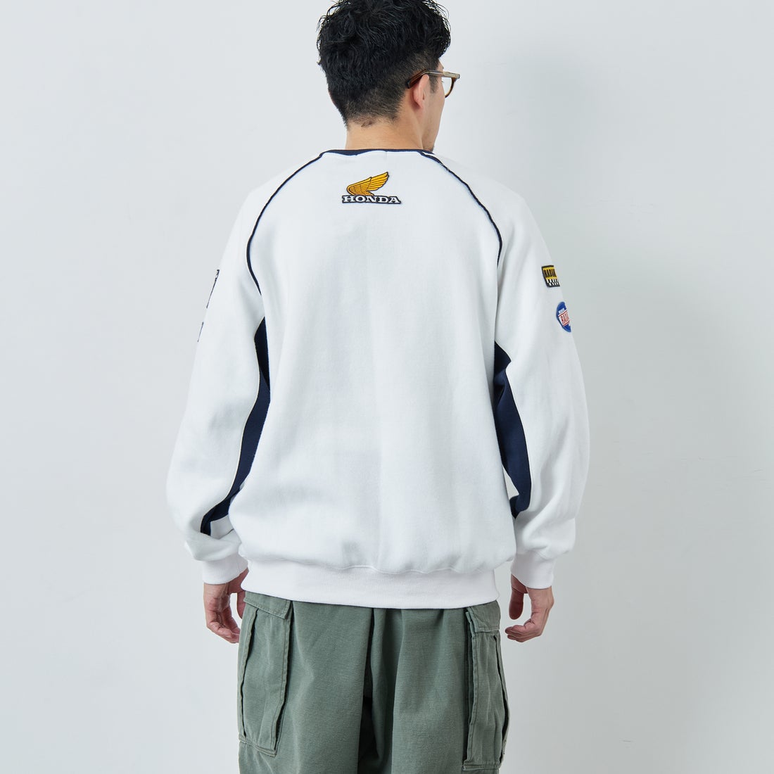 HONDA × JEANSFACTORY [ホンダ × ジーンズファクトリー] レーシングスウェット [JFC-254-088] WHITE &&モデル身長：168cm 着用サイズ：M&&