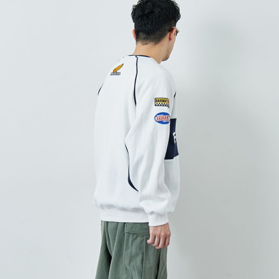 HONDA × JEANSFACTORY [ホンダ × ジーンズファクトリー] レーシングスウェット [JFC-254-088] WHITE &&モデル身長：168cm 着用サイズ：M&&