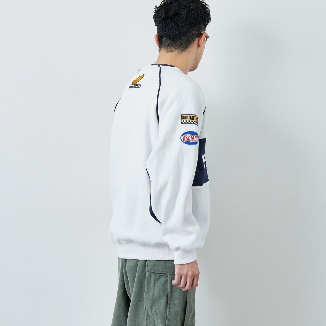 HONDA × JEANSFACTORY [ホンダ × ジーンズファクトリー] レーシングスウェット [JFC-254-088] WHITE &&モデル身長：168cm 着用サイズ：M&&