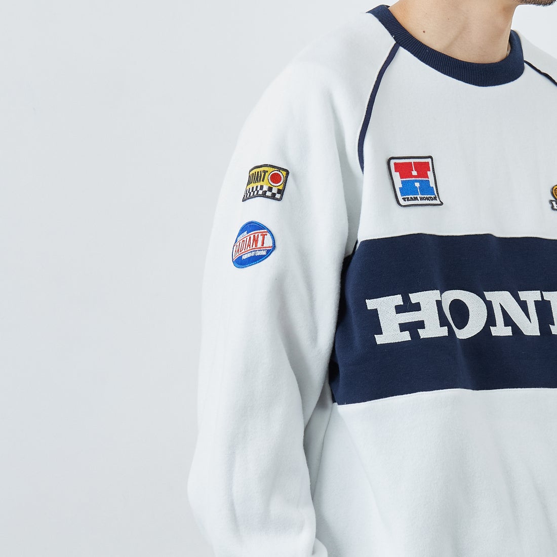 HONDA × JEANSFACTORY [ホンダ × ジーンズファクトリー] レーシングスウェット [JFC-254-088] WHITE &&モデル身長：168cm 着用サイズ：M&&