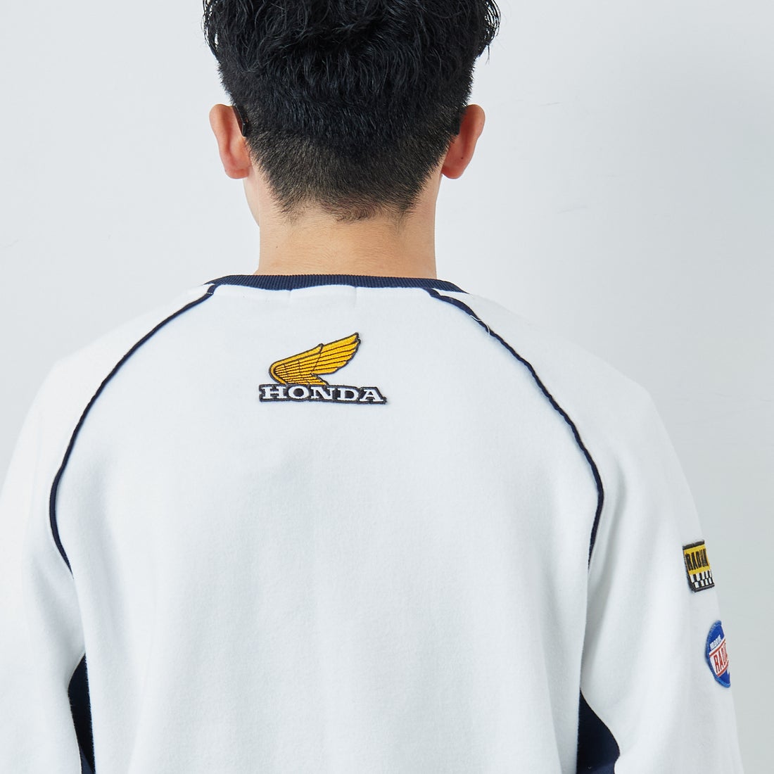 HONDA × JEANSFACTORY [ホンダ × ジーンズファクトリー] レーシングスウェット [JFC-254-088] WHITE &&モデル身長：168cm 着用サイズ：M&&