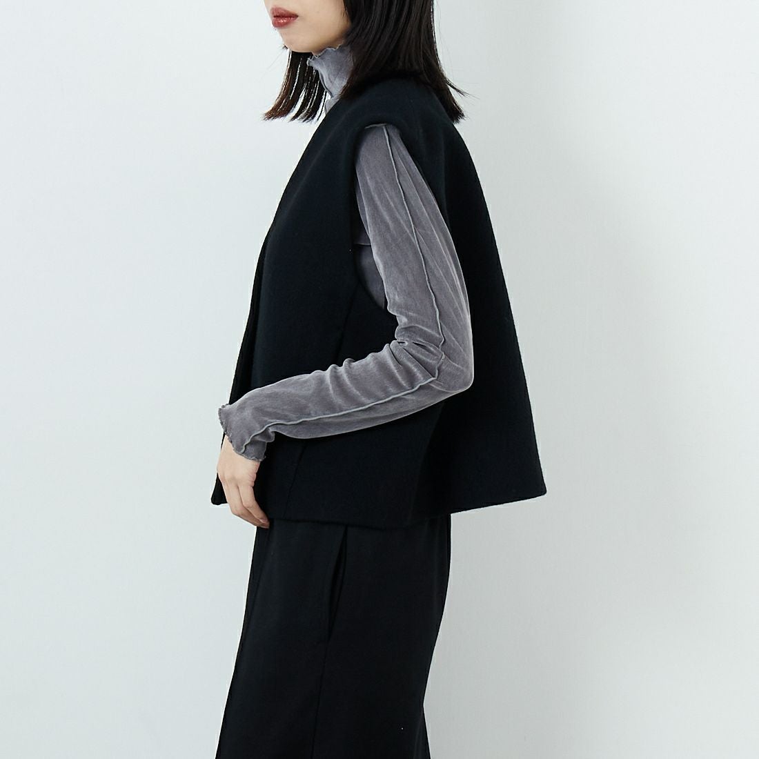 STELLA CIFFON [ステラシフォン] ビーバーショートベスト [ST4-25101A] 80 BLACK &&モデル身長：162cm 着用サイズ：36&&