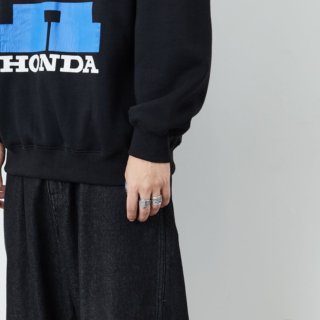 HONDA × JEANSFACTORY [ホンダ × ジーンズファクトリー] レーシングスウェット [JFC-254-089] BLACK &&モデル身長：179cm 着用サイズ：L&&