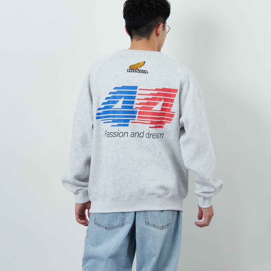 HONDA × JEANSFACTORY [ホンダ × ジーンズファクトリー] レーシングスウェット [JFC-254-089] GREY &&モデル身長：168cm 着用サイズ：M&&