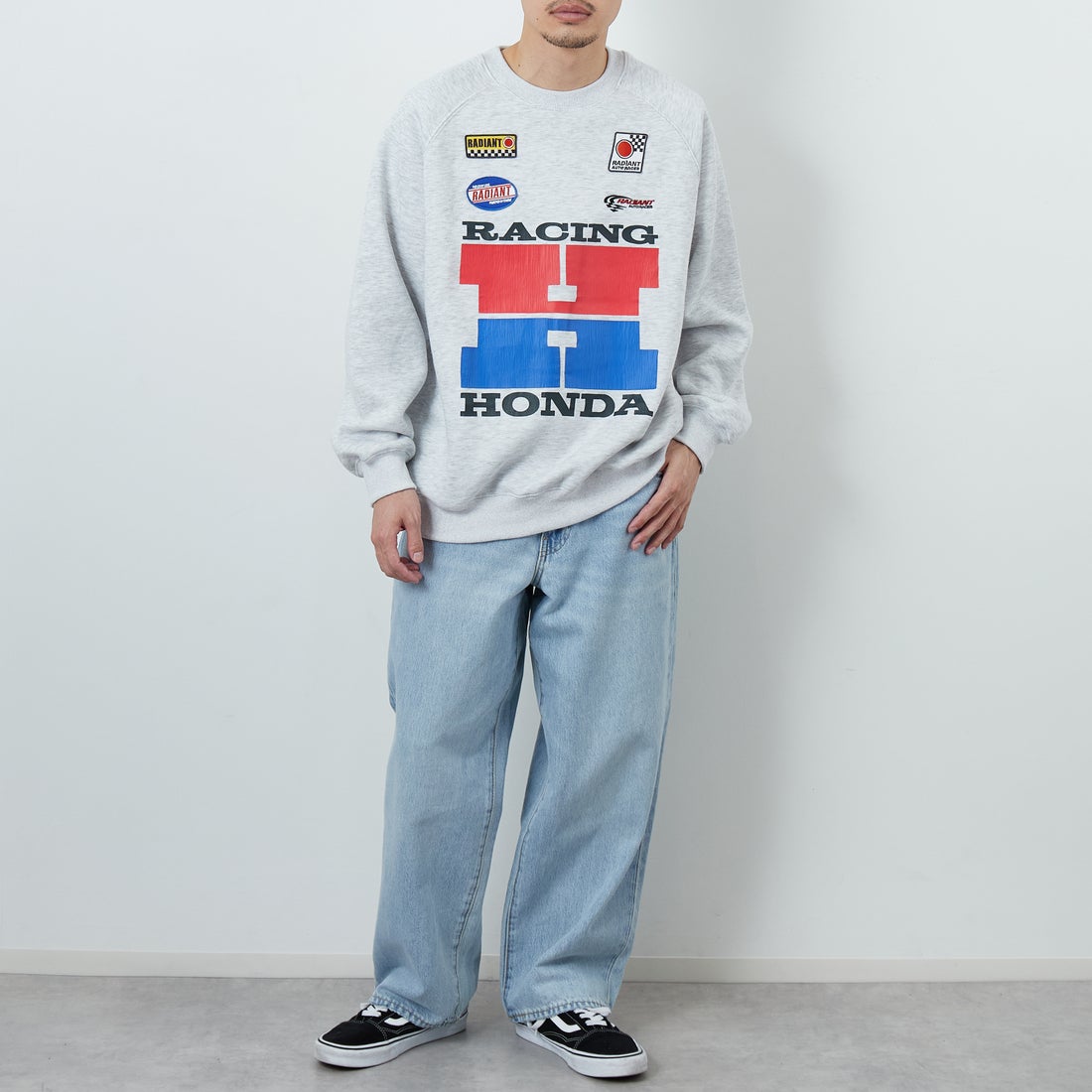 HONDA × JEANSFACTORY [ホンダ × ジーンズファクトリー] レーシングスウェット [JFC-254-089] GREY &&モデル身長：168cm 着用サイズ：M&&