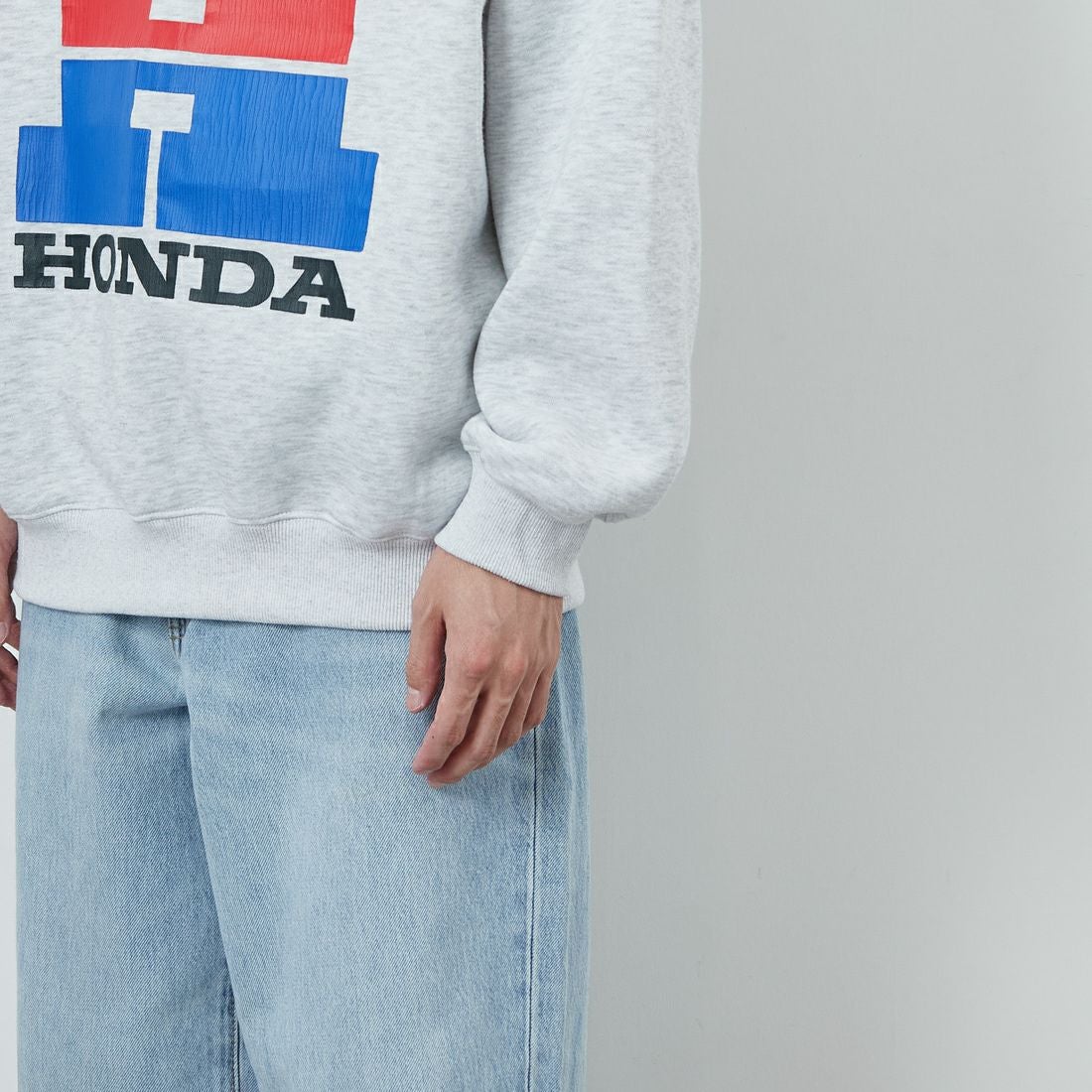 HONDA × JEANSFACTORY [ホンダ × ジーンズファクトリー] レーシングスウェット [JFC-254-089] GREY &&モデル身長：168cm 着用サイズ：M&&