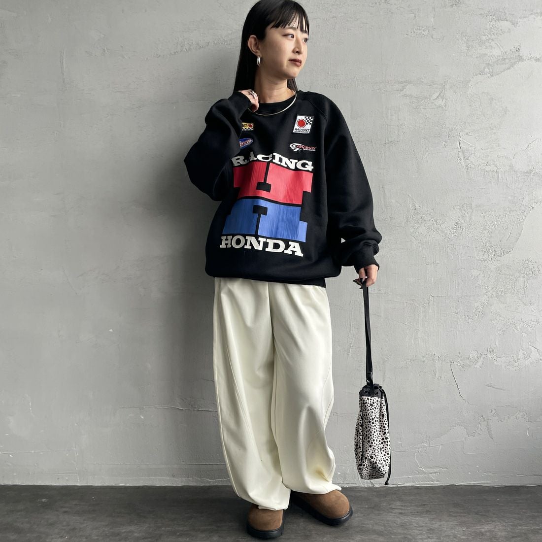 HONDA × JEANSFACTORY [ホンダ × ジーンズファクトリー] レーシングスウェット [JFC-254-089] BLACK &&モデル身長：150cm 着用サイズ：S&&