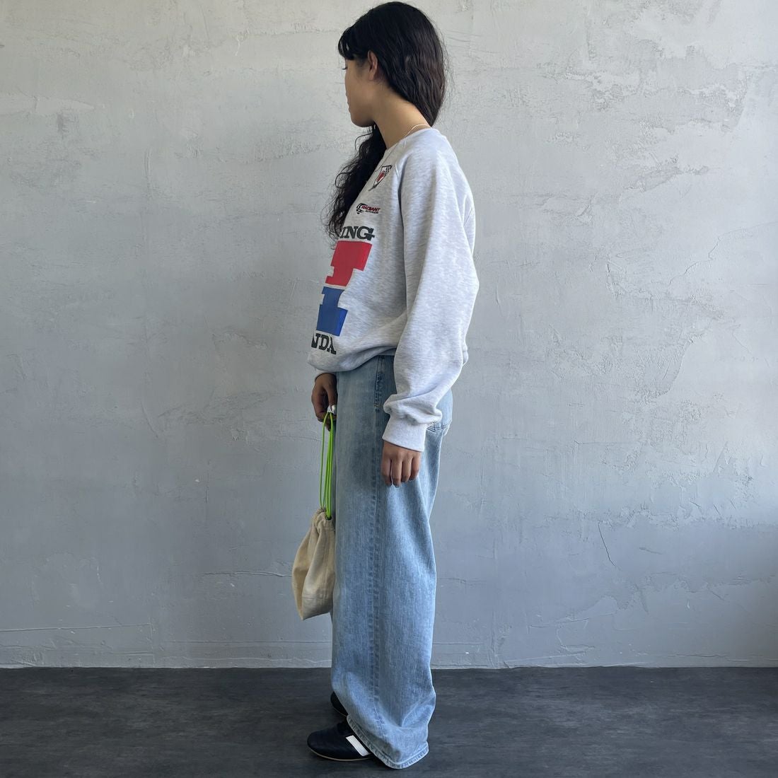 HONDA × JEANSFACTORY [ホンダ × ジーンズファクトリー] レーシングスウェット [JFC-254-089] GREY &&モデル身長：162cm 着用サイズ：S&&