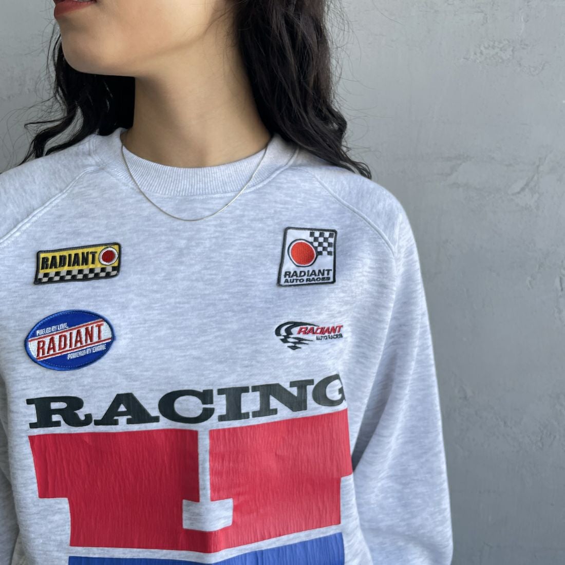 HONDA × JEANSFACTORY [ホンダ × ジーンズファクトリー] レーシングスウェット [JFC-254-089] GREY &&モデル身長：162cm 着用サイズ：S&&