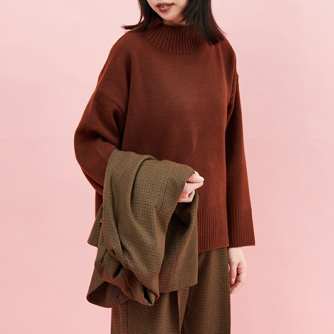 USINE [ユジーヌ] バックネックスリットニット [11256835] BROWN &&モデル身長：162cm 着用サイズ：F&&