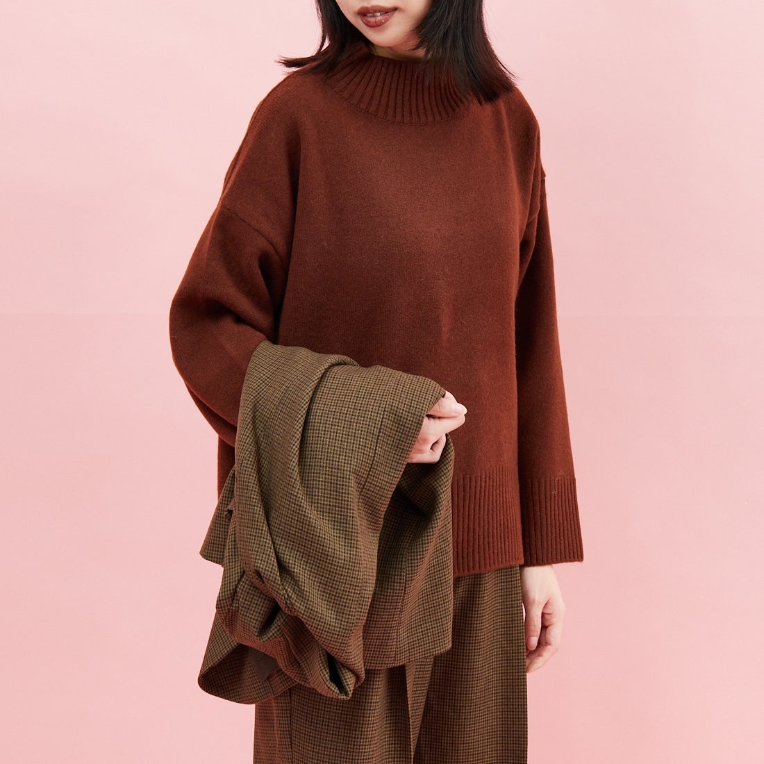 USINE [ユジーヌ] バックネックスリットニット [11256835] BROWN &&モデル身長：162cm 着用サイズ：F&&