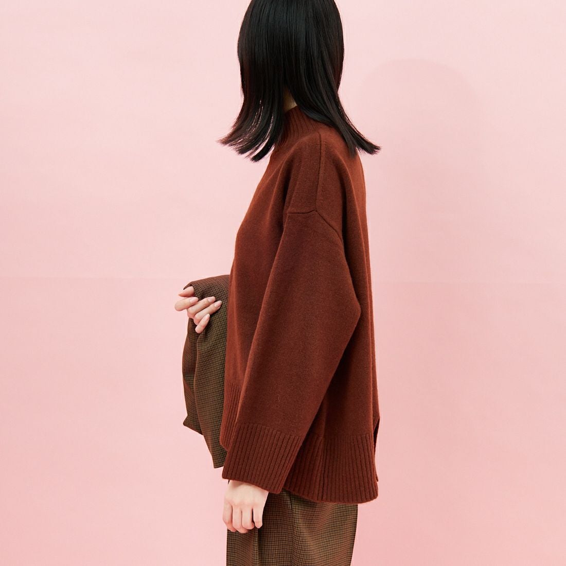 USINE [ユジーヌ] バックネックスリットニット [11256835] BROWN &&モデル身長：162cm 着用サイズ：F&&