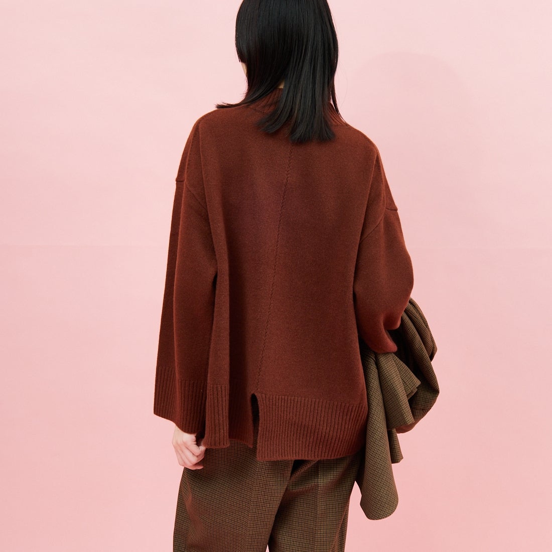 USINE [ユジーヌ] バックネックスリットニット [11256835] BROWN &&モデル身長：162cm 着用サイズ：F&&