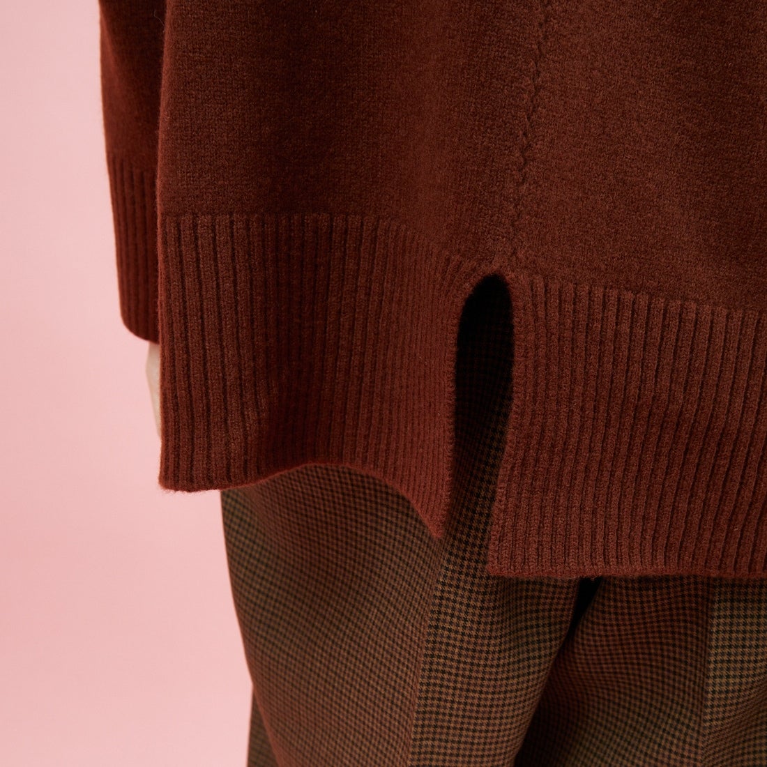 USINE [ユジーヌ] バックネックスリットニット [11256835] BROWN &&モデル身長：162cm 着用サイズ：F&&
