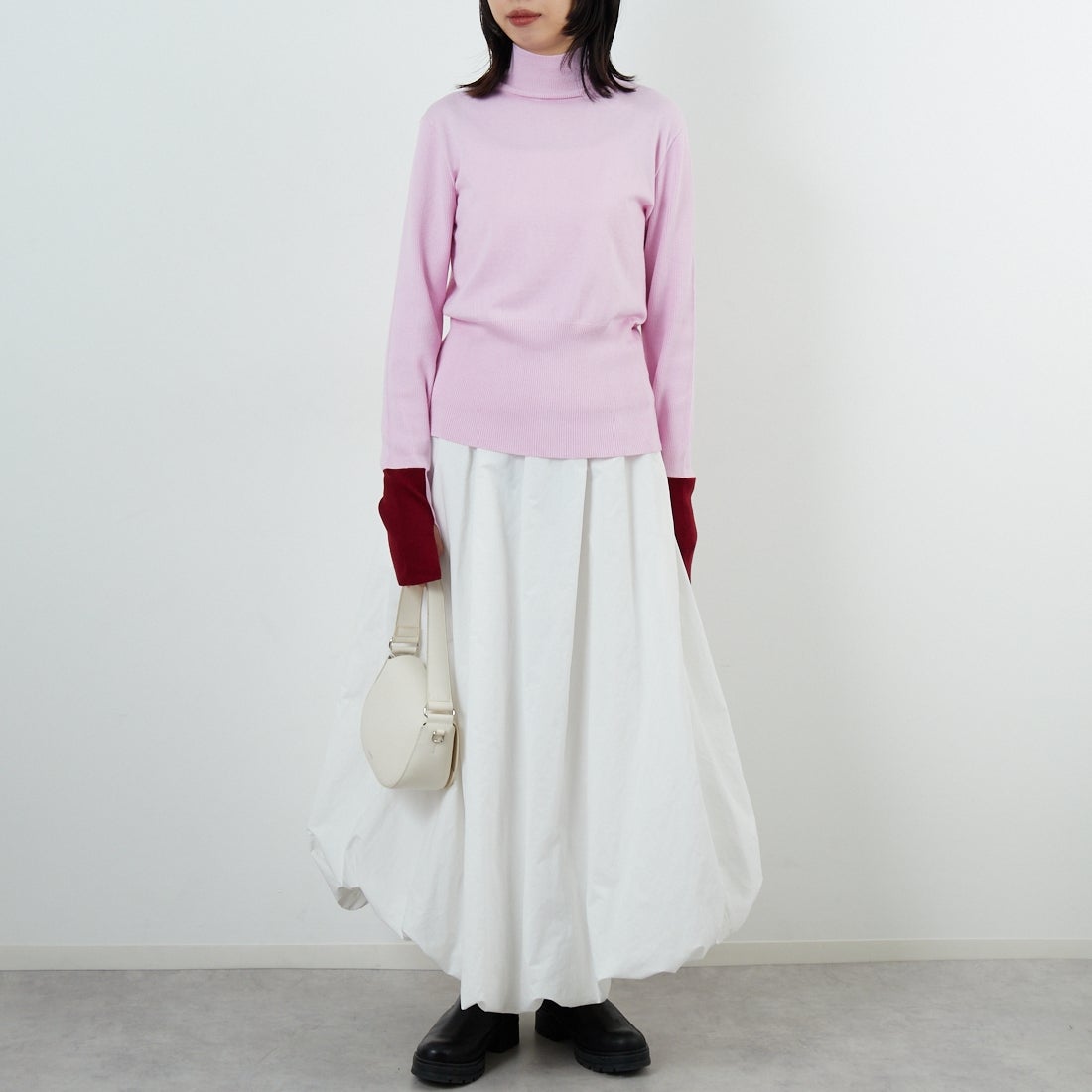 WHYTO. [ホワイト] カラーブロックニット [WHT25FKN4039] LTPINK &&モデル身長：162cm 着用サイズ：F&&