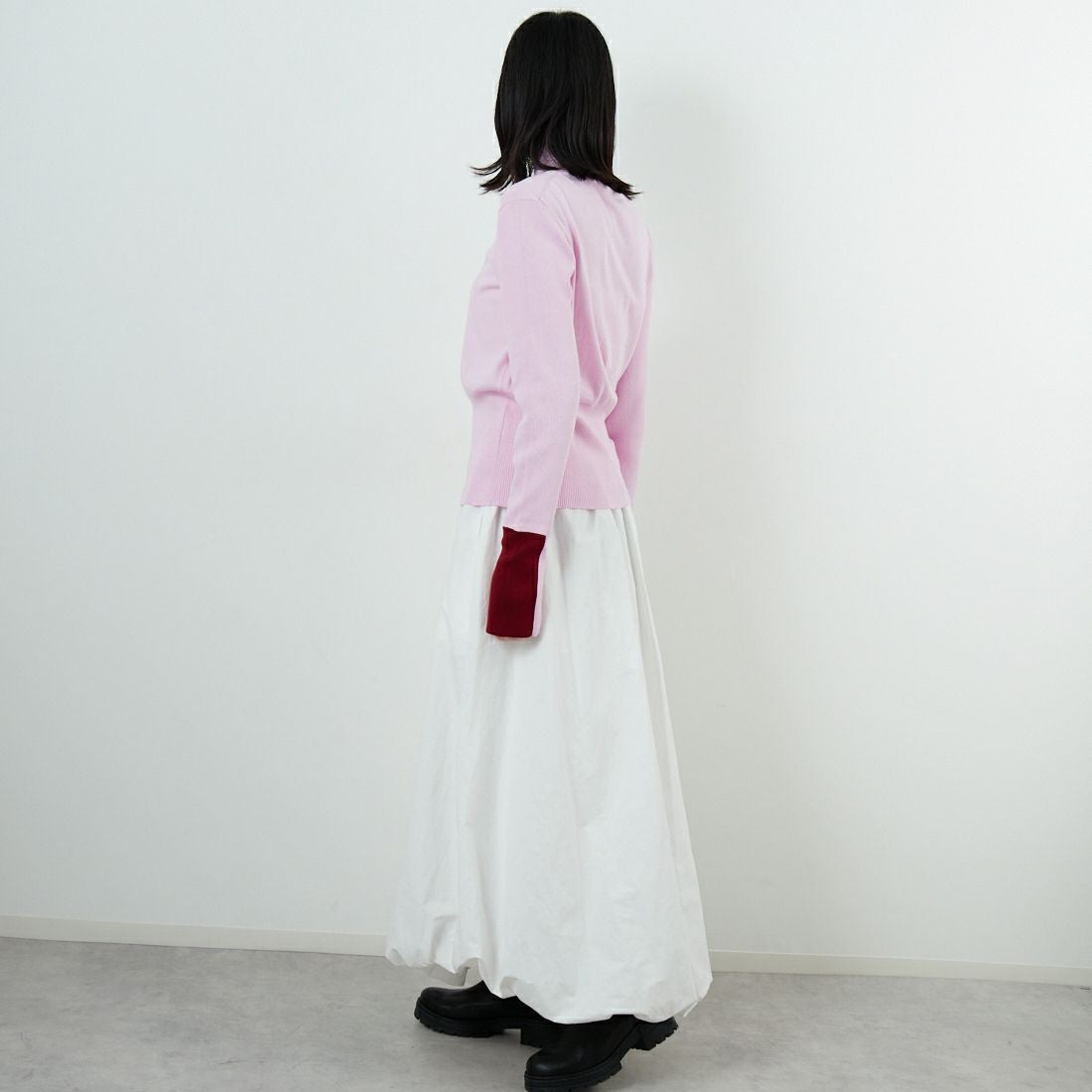 WHYTO. [ホワイト] カラーブロックニット [WHT25FKN4039] LTPINK &&モデル身長：162cm 着用サイズ：F&&