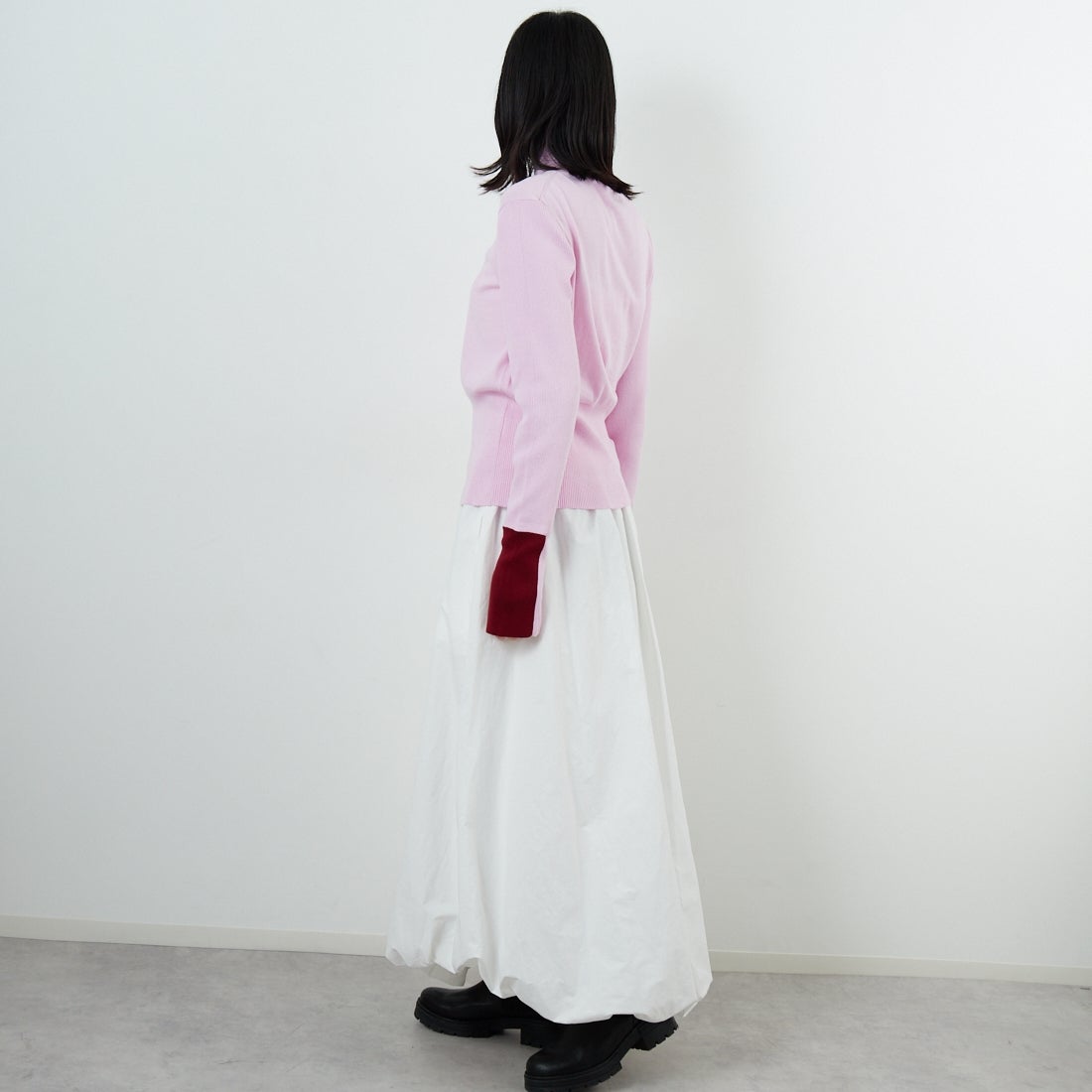 WHYTO. [ホワイト] カラーブロックニット [WHT25FKN4039] LTPINK &&モデル身長：162cm 着用サイズ：F&&