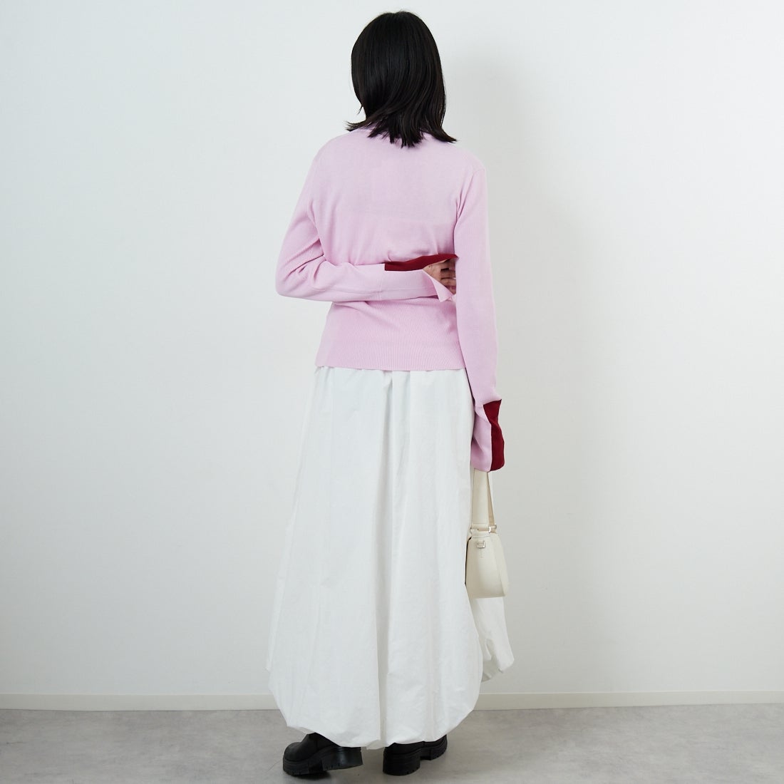 WHYTO. [ホワイト] カラーブロックニット [WHT25FKN4039] LTPINK &&モデル身長：162cm 着用サイズ：F&&