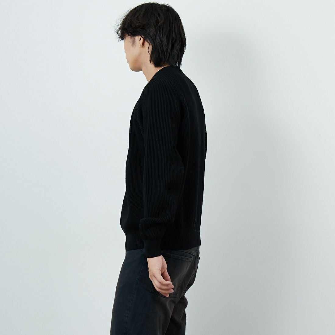 Vincent et Mireille [ヴァンソン エ ミレイユ] ウールリブクラシッククルーネックニット [VM252WA13070] 09 BLACK &&モデル身長：179cm 着用サイズ：M&&