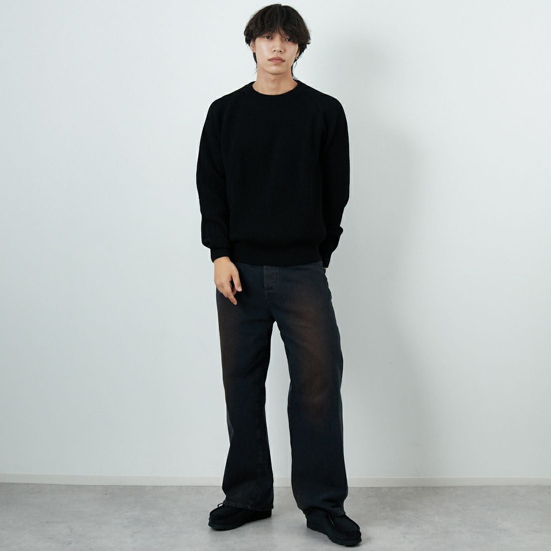 Vincent et Mireille [ヴァンソン エ ミレイユ] ウールリブクラシッククルーネックニット [VM252WA13070] 09 BLACK &&モデル身長：179cm 着用サイズ：M&&