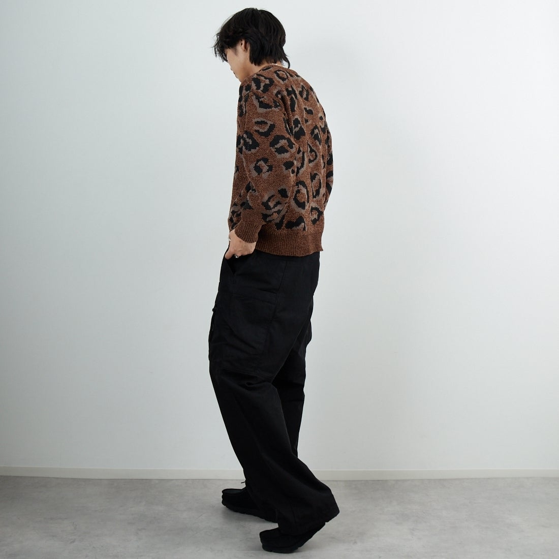 SLICK [スリック] モールヤーン レオパードジャカード プルオーバーニット [5151056] 500 BROWN &&モデル身長：179cm 着用サイズ：1&&