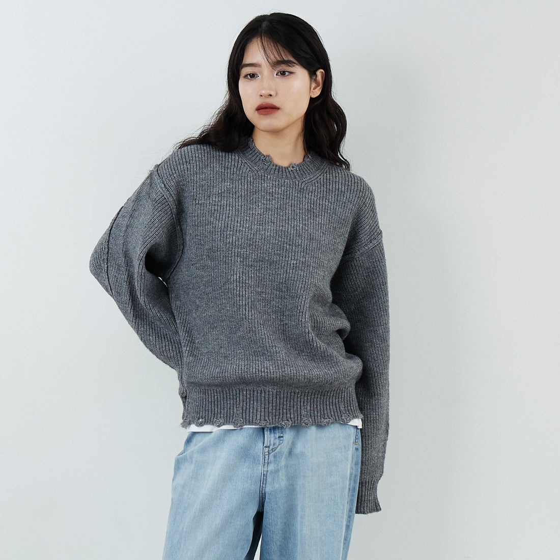SLICK [スリック] マイクロヤーン クルーネックダメージニット [5151066] 801 H.GRAY &&モデル身長：162cm 着用サイズ：0&&