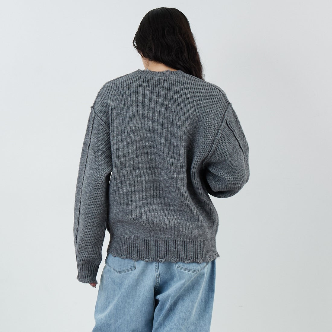 SLICK [スリック] マイクロヤーン クルーネックダメージニット [5151066] 801 H.GRAY &&モデル身長：162cm 着用サイズ：0&&