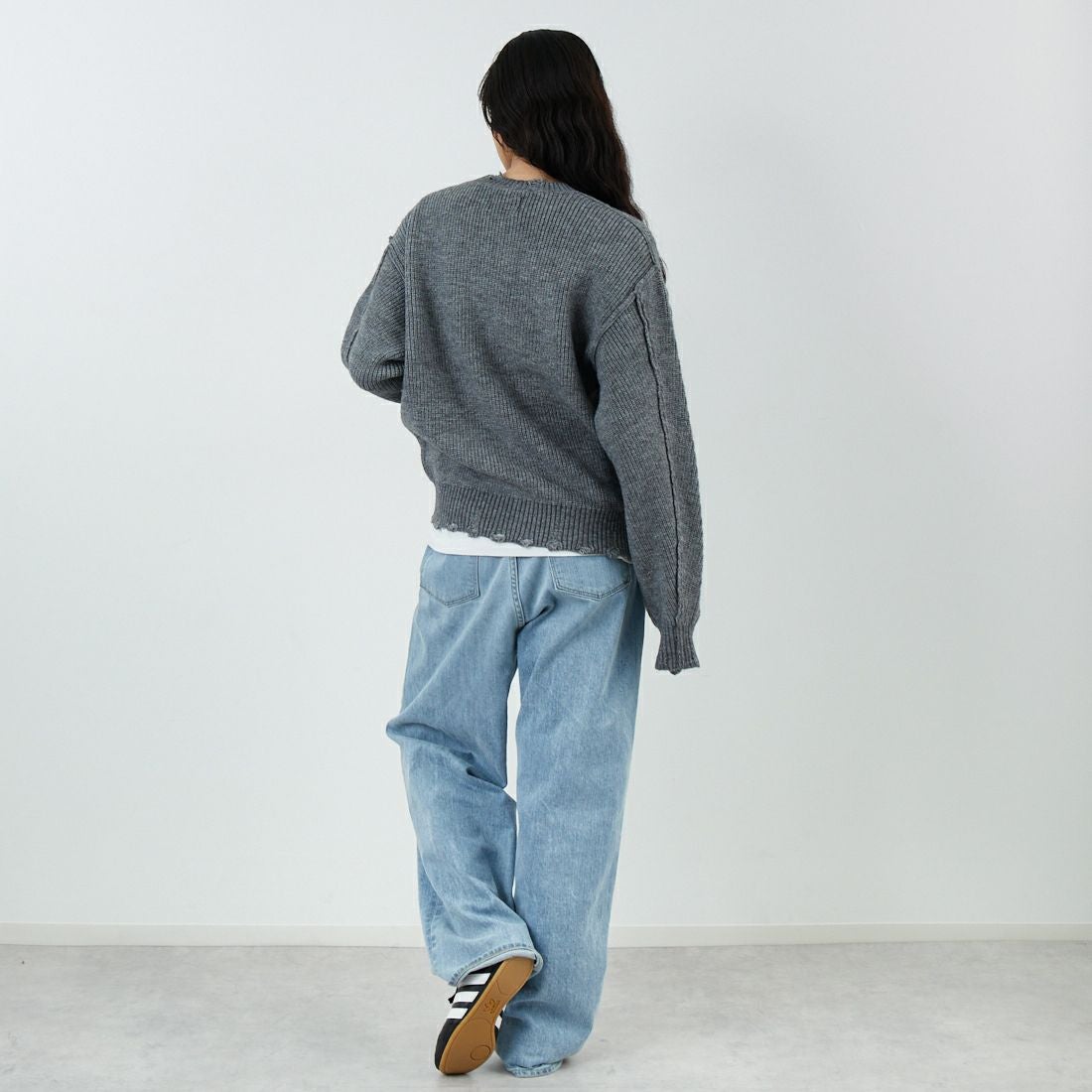 SLICK [スリック] マイクロヤーン クルーネックダメージニット [5151066] 801 H.GRAY &&モデル身長：162cm 着用サイズ：0&&