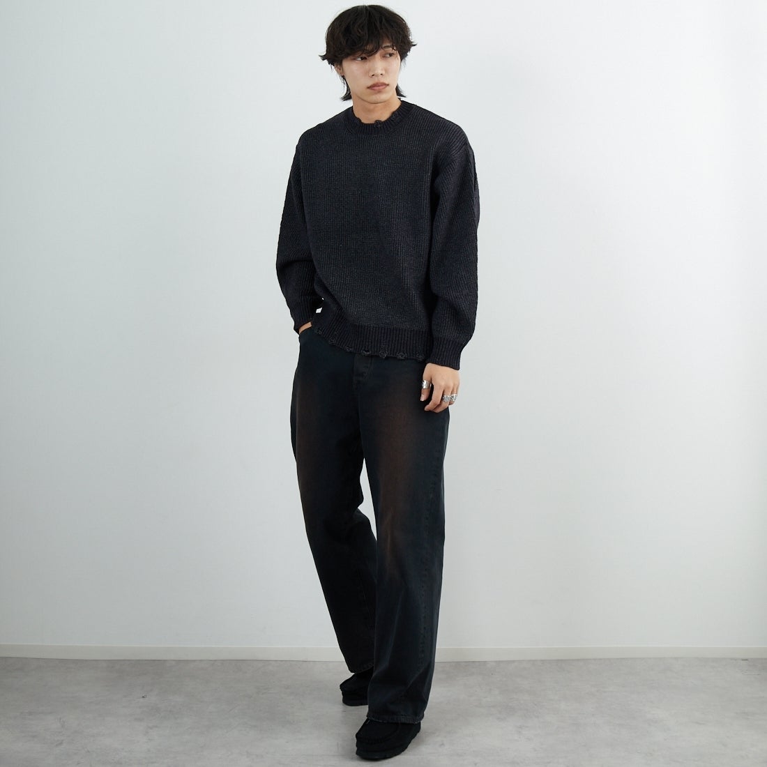 SLICK [スリック] マイクロヤーン クルーネックダメージニット [5151066] 700 BLACK &&モデル身長：179cm 着用サイズ：1&&